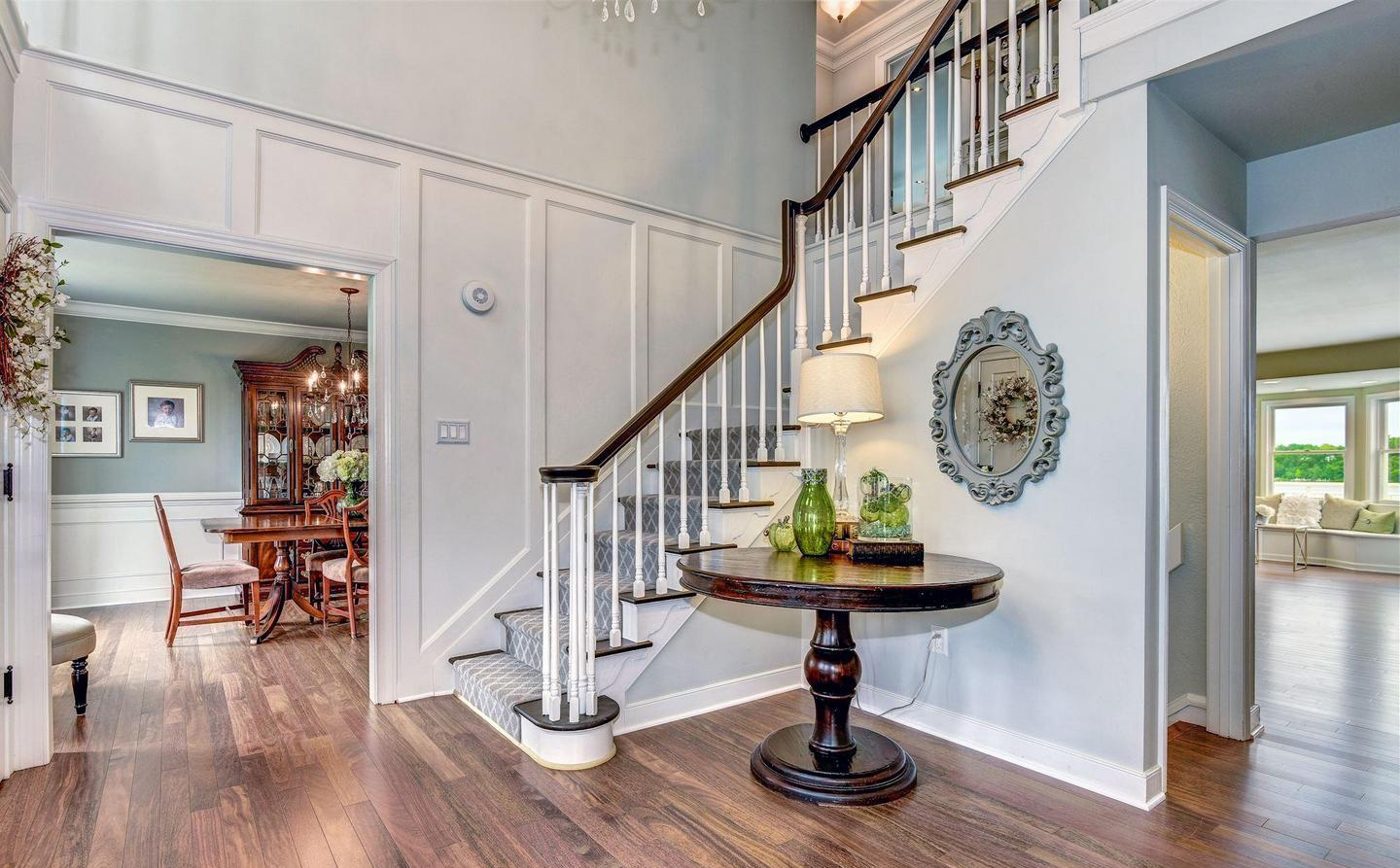 Staged entry foyer